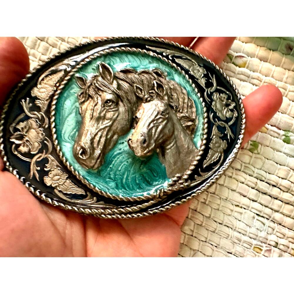 VINTAGE 1991 SISKIYOU BUCKLE CO. USA TURQUOISE ENAMEL DOUBLE HORSE BELT BUCKLE